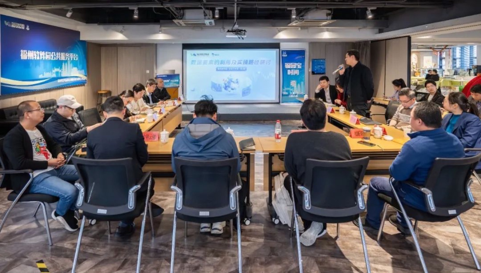 鼓楼区政府网站报道配图：软件园创投下午茶现场